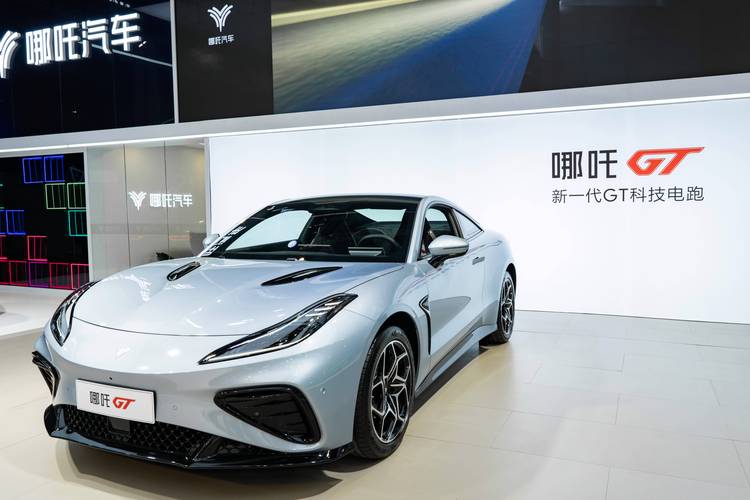 广州311哪吒汽车在智能汽车领域的表现，领途汽车在新能源汽车市场中的影响力